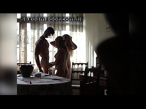 ❤️ Hevalên seksê zilamek dêw û sêyek bi wî re vedixwînin Porno li ku.trysex.ru